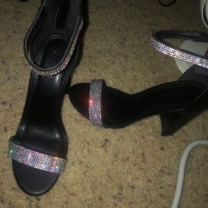 BLACK SPARKLY HEELS